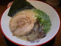 「塩とんこつラーメン(粉落とし)+替え玉(粉落とし)」@とんこつラーメン博多風龍 新宿東口店の写真