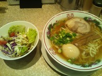 「金醤油ラーメン（650円）+味玉（50円）」@金久右衛門 天満店の写真