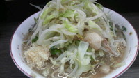 「小ﾗｰﾒﾝ （ｶﾀﾒ ﾔｻｲ ﾆﾝﾆｸ ｱﾌﾞﾗ）」@ラーメン二郎 横浜関内店の写真