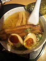 「しおらーめん（味玉トッピング）」@麺屋 利しりの写真