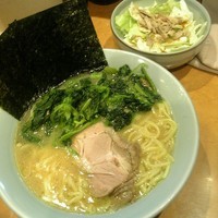 「ラーメン(麺硬め・味普通・脂普通)＋ほうれん草＋キャベチャー」@横浜らーめん 寿三家の写真