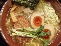 「特製鶏だし塩味玉らーめん」@らーめんなが田の写真