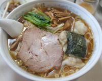 「ワンタンメン￥790+ギョウザ￥580+ビール￥580」@中華そば 丸信の写真