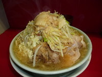 「小ラーメン豚入り麺硬め　ヤサイマシニンニクアブラカラメ」@ラーメン二郎 中山駅前店の写真