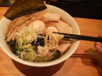 「特上醤油ラーメン」@麺屋 騎士の写真