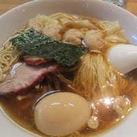 「わんたんそば（醤油）（８００円）＋味付けたまご（１００円）」@支那そば なかじまの写真