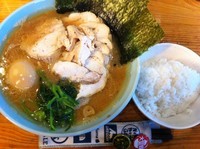 「とりチャーシュー味玉ラーメン並（麺硬め、油多め）※限定」@横浜ラーメン 武蔵家 大井町店の写真