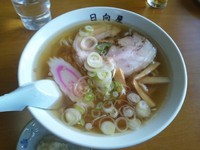 「ニンニクラーメン　600円＋ビール」@青竹手打ちラーメン 日向屋の写真