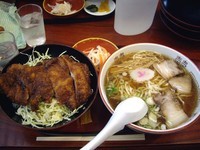 「中華そばとミニソースかつ、1000円」@めでたいやの写真