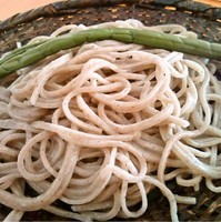 「玄挽田舎そば(750円)」@蕎麦花の写真