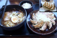 「浜松餃子とらーめんのセット９９７円」@五味八珍 メイワン店の写真