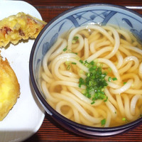 「かけうどん 大＋ちくわ天＋いか天」@北九州きょうちゃんうどんの写真