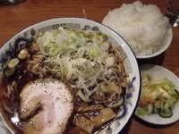 「中華そば＋ネギ増し＋ライス」@富山ブラックラーメン だらんま 神田本店の写真