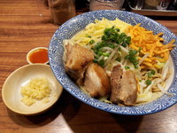 「汁なし油そば（中盛）８００円」@ラーメン燈郎の写真