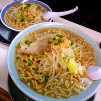 「らーめん 700円 + 無限大 200円（麺 850ｇ）」@らーめん 凌駕の写真