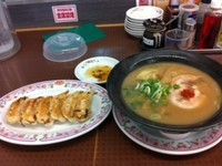 「こってりラーメン¥550＋餃子¥200」@餃子の王将 高茶屋店の写真