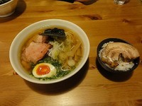 「煮干蕎麦（醤油）730円 　中太麺　炭火　 白飯　100円」@喜乃壺の写真