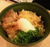 「讃岐風釜玉うどん（273円）＋すし4皿（420円）」@くら寿司 春日部小渕店の写真