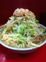 「小ラーメン（650円)ヤサイマシマシニンニクアブラ」@ラーメン二郎 中山駅前店の写真