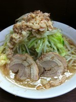 「大ラーメン（700円)ヤサイマシマシアブラ」@ラーメン二郎 横浜関内店の写真