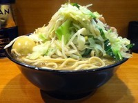 「大ラーメン 麺増し500g(X'mas仕様)､きまぐれたまご」@ラーメン二郎 八王子野猿街道店2の写真