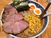 「旭川醤油らーめん全部のせ＋麺大盛増（￥950＋￥100）」@北海道らーめん 鈴木のみせの写真