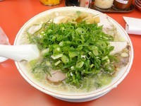 「特製醤油肉入りラーメン　850円　大盛100円」@魁力屋 柏市役所前店の写真