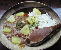 「特製カレー（パイナップルをトッピング＋１００円）＝６００円」@東京食堂の写真