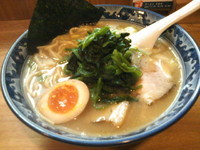 「醤油ラーメン　＋　ほうれん草」@ラーメン やすやの写真