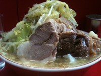 「ラーメン(大)＋豚＋野菜」@ラーメン二郎 三田本店の写真