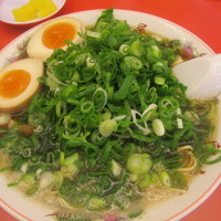 「こだわりの特製醤油　味玉ラーメン（７５０円）」@魁力屋 柏市役所前店の写真