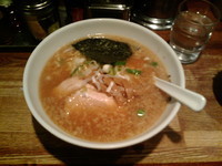 「醤油ら～めん＋小ライス。」@麻布ラーメン 西麻布支店の写真