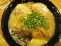 「伝承ラーメン 650円　かた麺」@博多伝承豚骨ラーメン わ蔵の写真