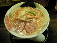 「濁り醤油拉麺630円+中盛100円」@ぐぅでんの写真