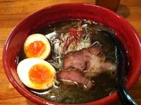「黒みそラーメン＋味玉　（780円＋100円）」@黒味噌らーめん 初代けいすけ 品川店の写真
