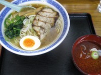 「ラーメン700円(クーポンで500円)＋うま辛ジャン100円」@優勝軒 柏店の写真