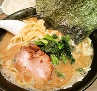 「ラーメン(並)+サービスライス(中)650円」@麺達 うま家の写真