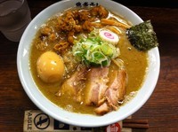 「とろりそば(太麺)+鶏皮+味付玉子」@東京煮干中華そば 三三㐂 大森の写真