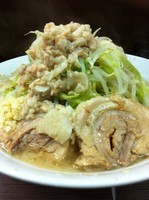 「大ラーメン（700円)ヤサイマシマシアブラ」@ラーメン二郎 横浜関内店の写真