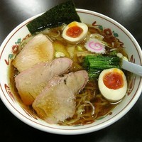 「ワンタン麺味玉入り」@とら食堂 松戸分店の写真