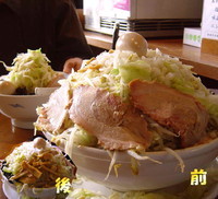 「超ドデカスペシャルらーめん（ヤサイ盛れるだけ・アブラ・タマネギ）」@ら〜めん ぽっぽっ屋 晴海トリトン店の写真