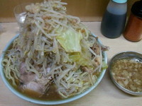 「国産豚めん＋麺ちょいまし＋ヤサイ＋ニンニク＋アブラダブル」@ラーメン富士丸 北浦和店の写真