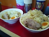 「ラーメン（並）ヤサイニンニク　700円」@モッコリ豚の写真