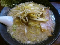 「ラーメン（大盛）＋トッピング　ネギ」@岩本屋 福井本店の写真