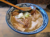 「濃厚狼煙ラーメン大盛り(細麺)830円、半肉増し150円」@狼煙 〜NOROSHI〜の写真