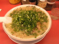 「特製醤油ラーメン（大）　（ねぎ・背脂多め）」@ラーメン魁力屋 都筑中原街道店の写真