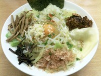 「どっぐそば 野菜、ニンニク、チーズ、辛味乗せ」@DOG HOUSEの写真