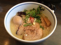 「塩らーめん・煮玉子付き（￥780）」@一閑人 鎌倉本店の写真