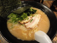 「ラーメン（中盛り）」@横浜家系ラーメン 石川家 大宮店の写真