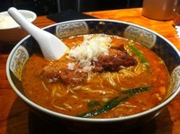 「ぱいこうだんだんめん大盛中辛味濃いめ麺固めネギ大盛＋ライス」@支那麺 はしご 銀座本店の写真